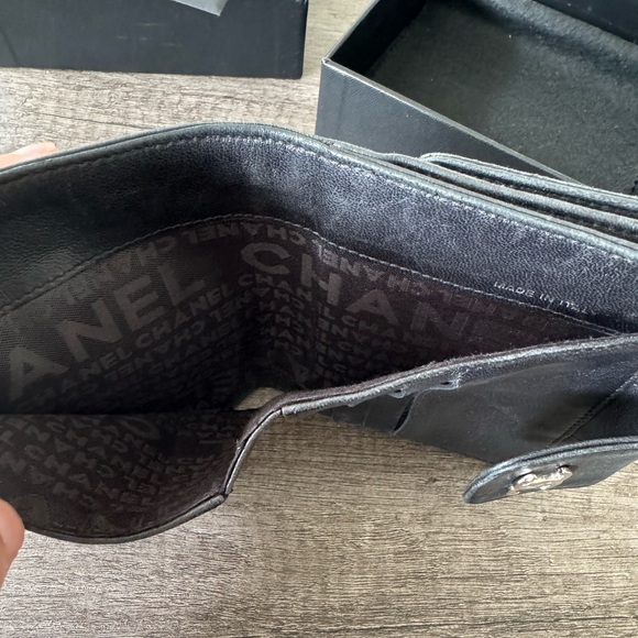 Chanel Icon Quilted Compact Wallet 🖤 - Picture 4 of 10